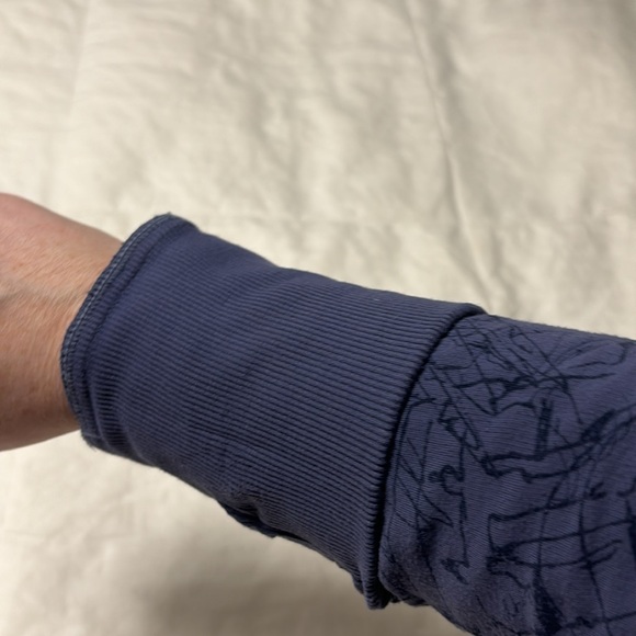 Women’s Lululemon hoodie lightweight loose fit size 10 - Picture 6 of 6